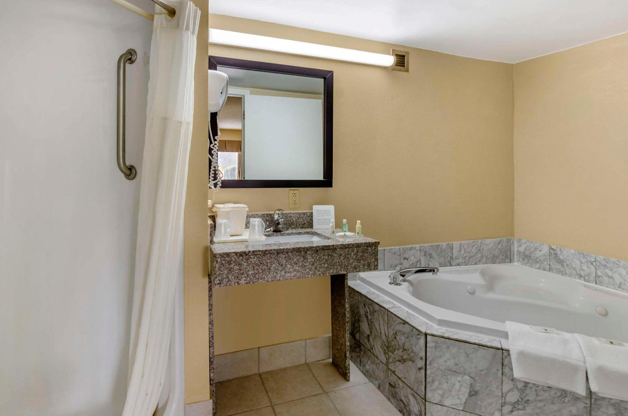 Quality Inn Hillsville Exteriér fotografie